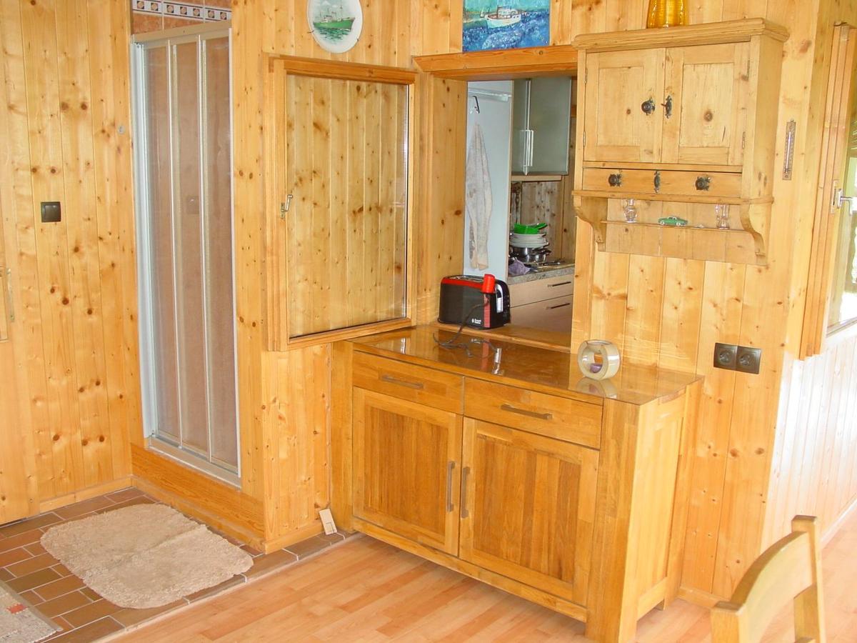 Dusche und Blick in die Kche