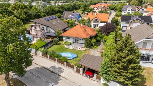 "Bungalow voll unterkellert mit POOL!"