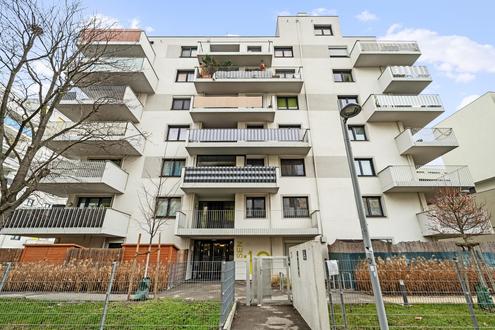 "Dachgeschoss-große Terrasse- Koffer packen-einziehen-vollmöbliert"