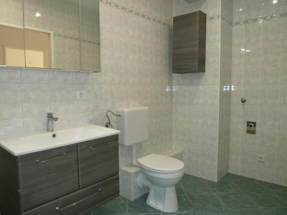 6. Bad + WC