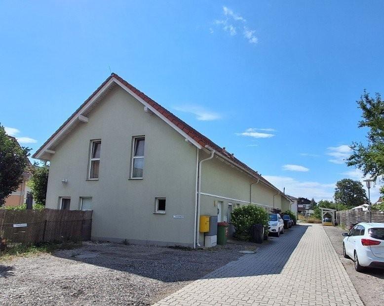 1 Reihenhaus Dt. Wagram