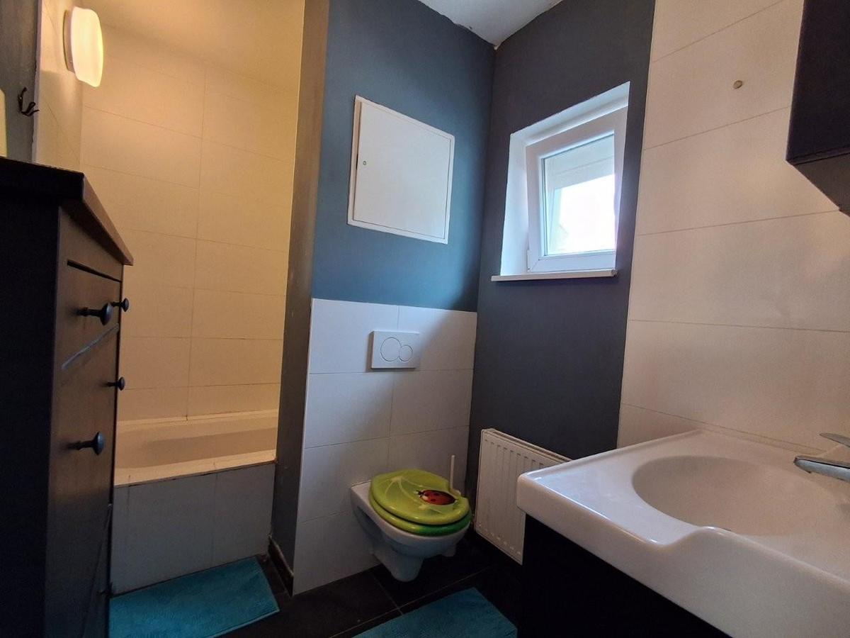 8 Bad mit Wanne RH 2232