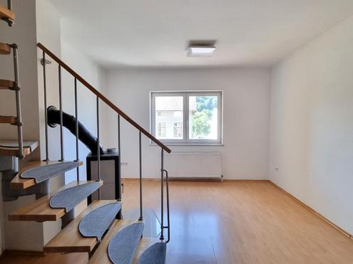 MAISONETTEWOHNUNG MIT KLEINEM GARTEN