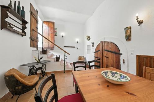 EXKLUSIVER WEINKELLER MIT WEINGARTEN - UNVERBAUBARER AUSBLICK!