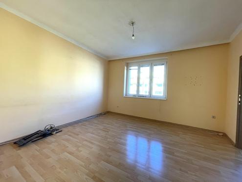 Sanierungsbedrftige 2 Zimmer Wohnung in S-Bahn-Nhe