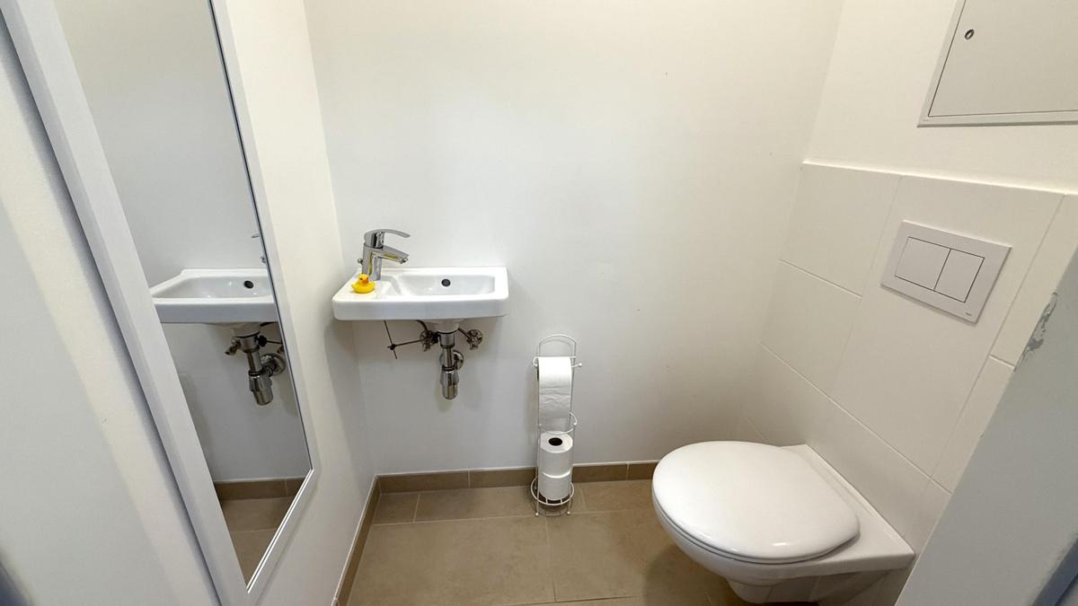 WC mit Waschbecken
