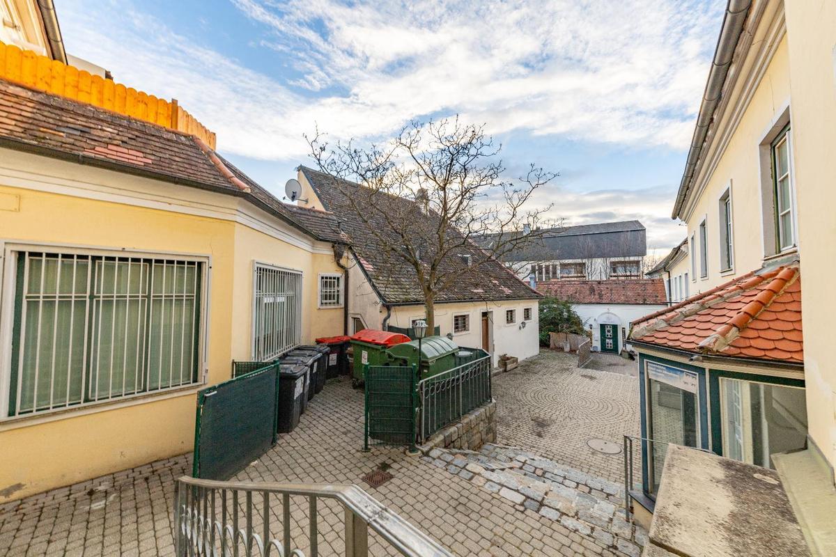 Vor dem Eingang