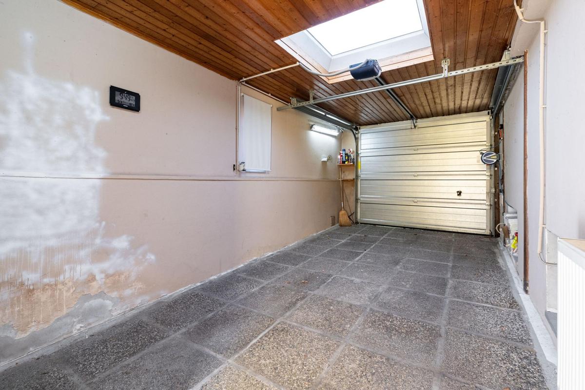 32 Garage