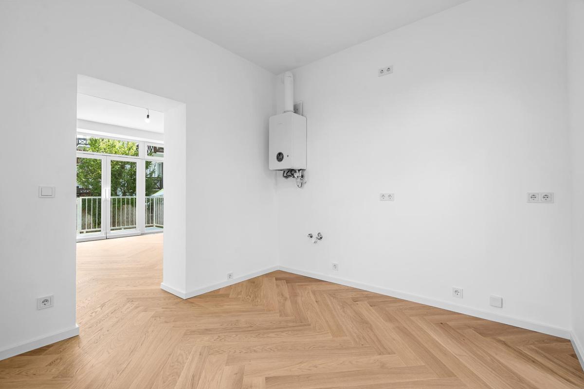 Kche mit Blick ins Wohnzimmer
