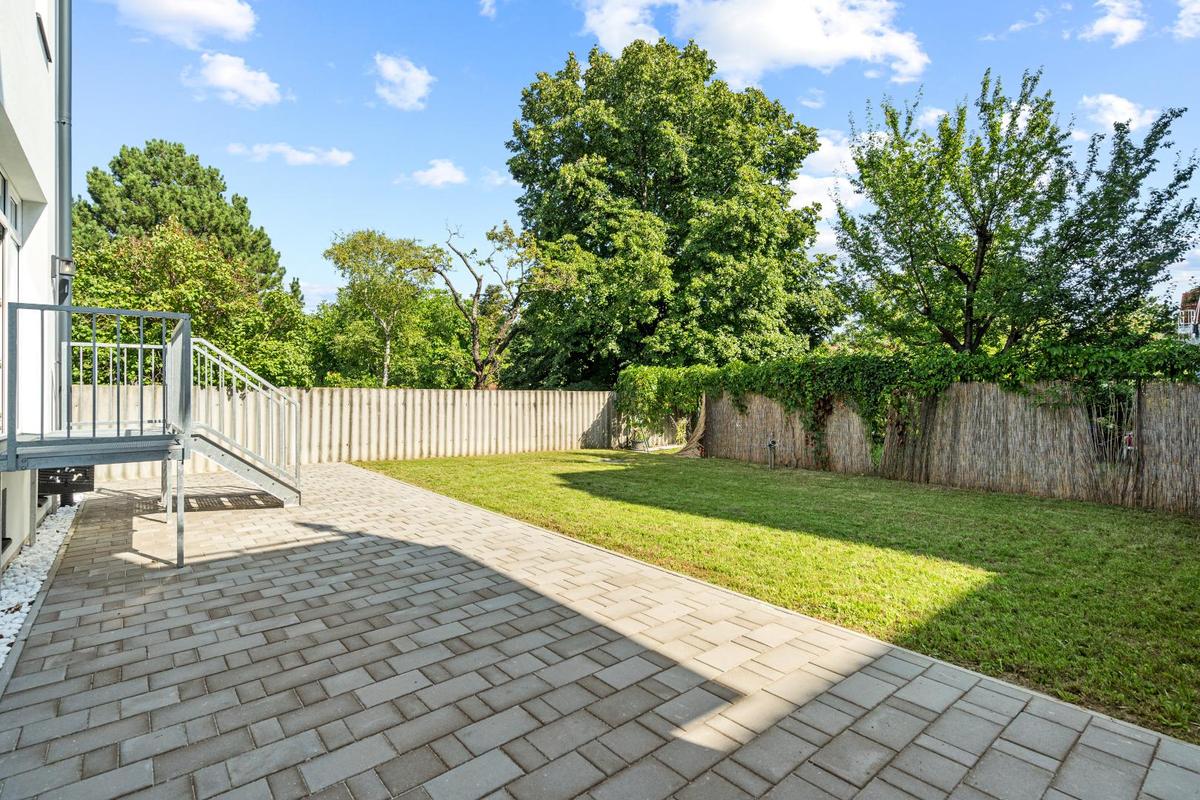 Garten mit Terrasse Iststand