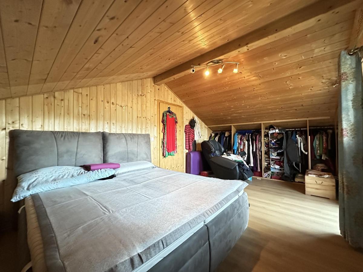 11 Schlafzimmer 1