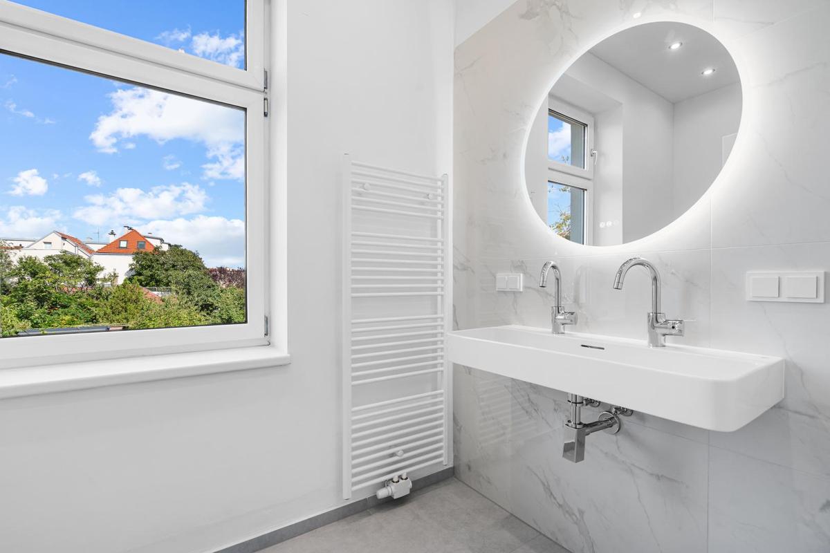 Bild 8, Badezimmer, Ansicht 1