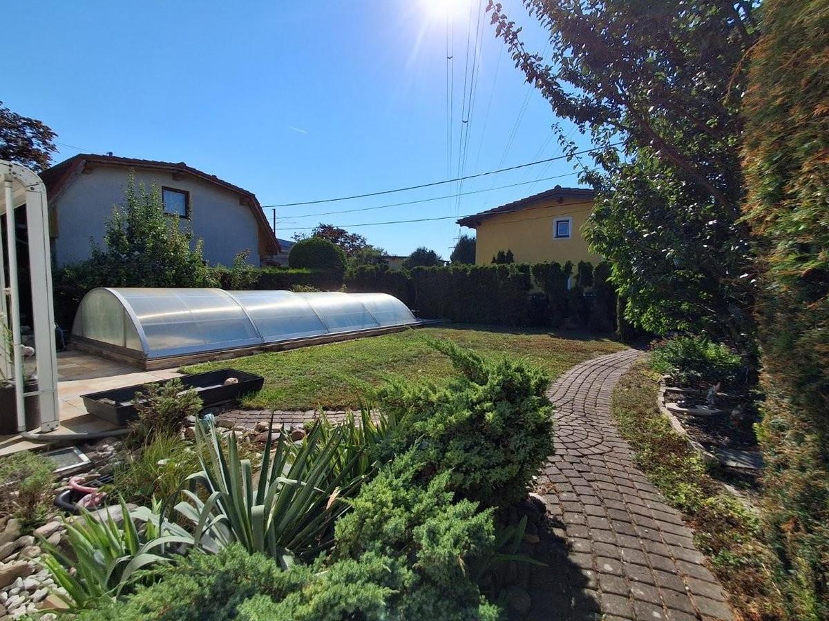 9 Garten mit Pool 1210