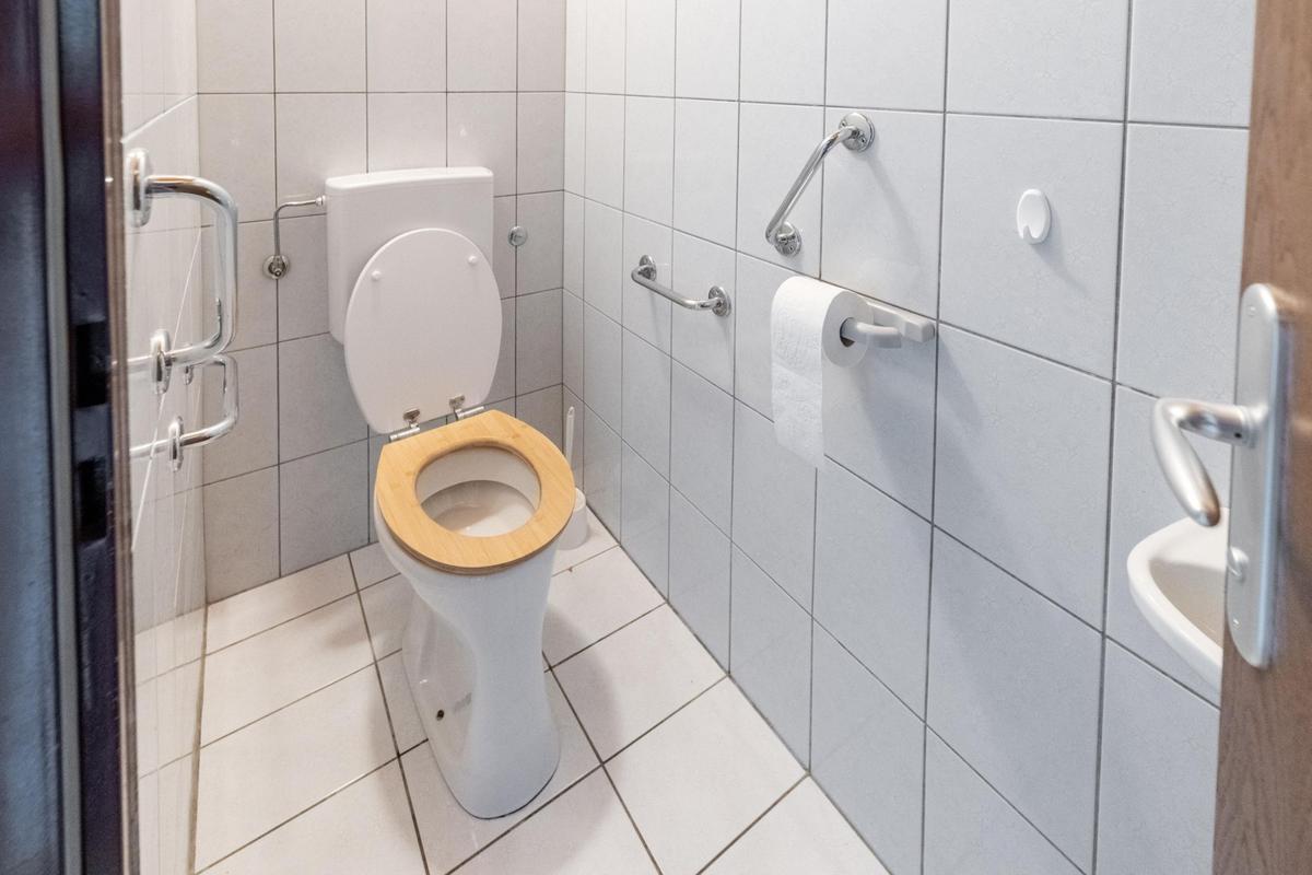 13. WC