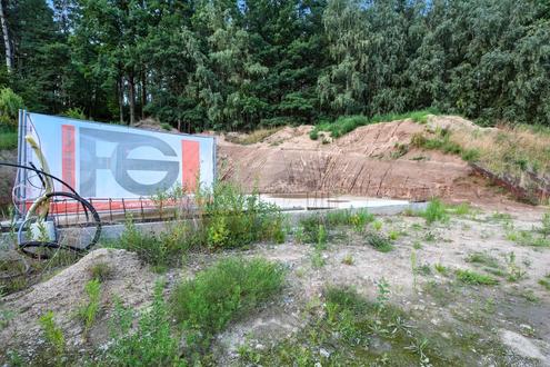 Baugrundst�ck mit Baubewilligung und Einreichplan f�r Einfamilienhaus, Garage und PKW Stellplatz