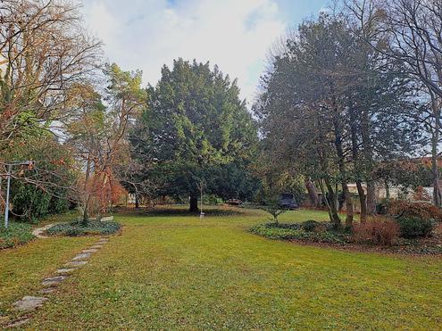 RENDITENOBJEKT - VERMIETETE &amp; GEPFLEGTE 3-ZIMMER-WOHNUNG MIT IDYLLISCHEM GEMEINSCHAFTSGARTEN - AUSGEZEICHNETE INFRASTRUKTUR