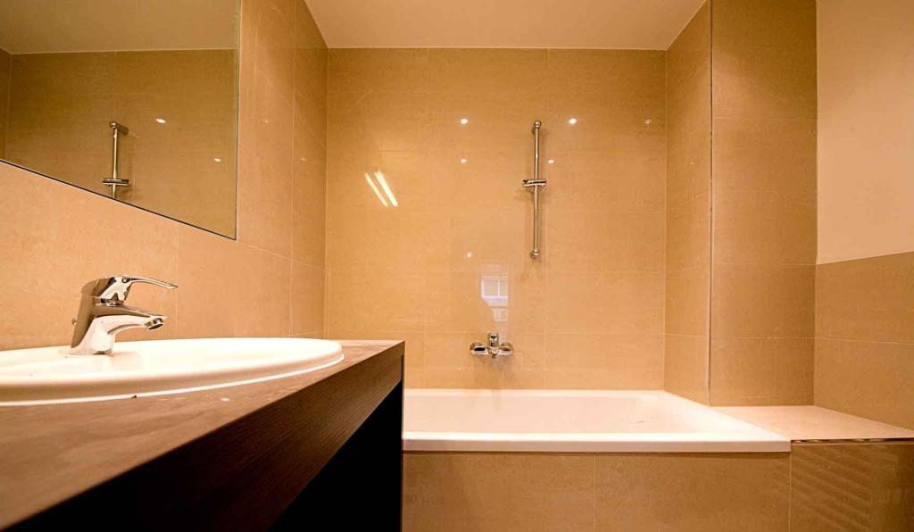 schickes Badezimmer
