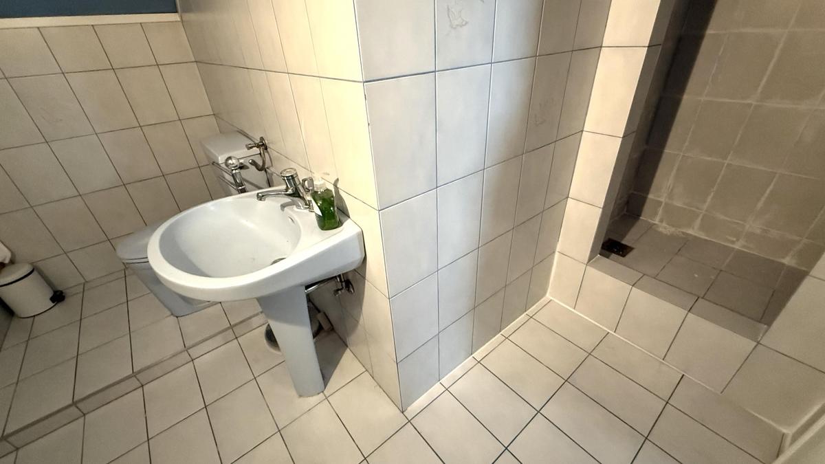 Bad mit Dusche und WC im OG