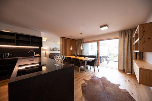 Luxus Penthouse mit 5 Zimmer mit ber 188m2 Wohnflche und Loggia sowie beheiztem Aussenpool in Zell am See!