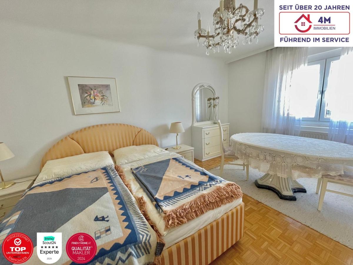 Schlafzimmer .