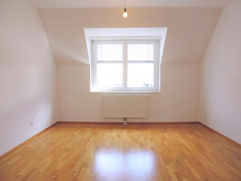 Ruhig und modern: Neubau-Wohnung mit Balkon