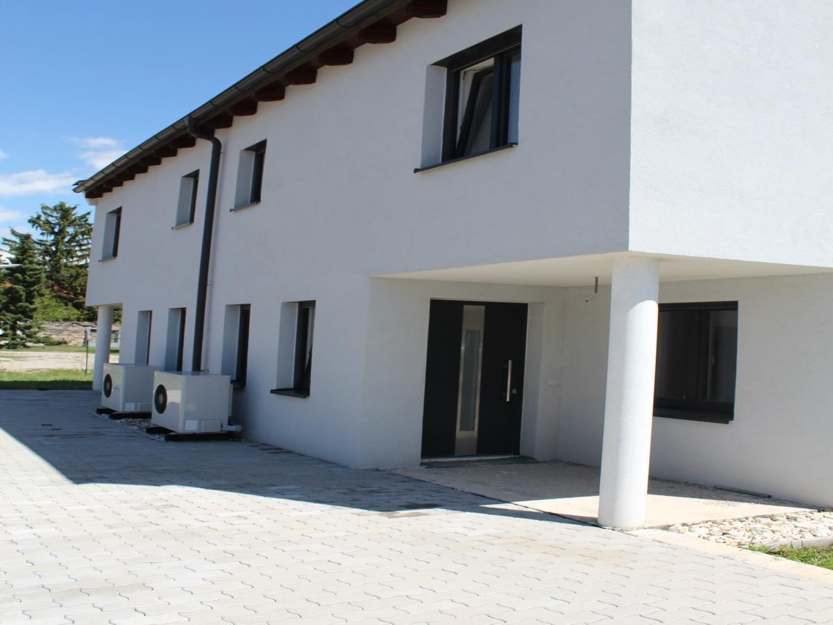 10 Au�en Seite - Eingang