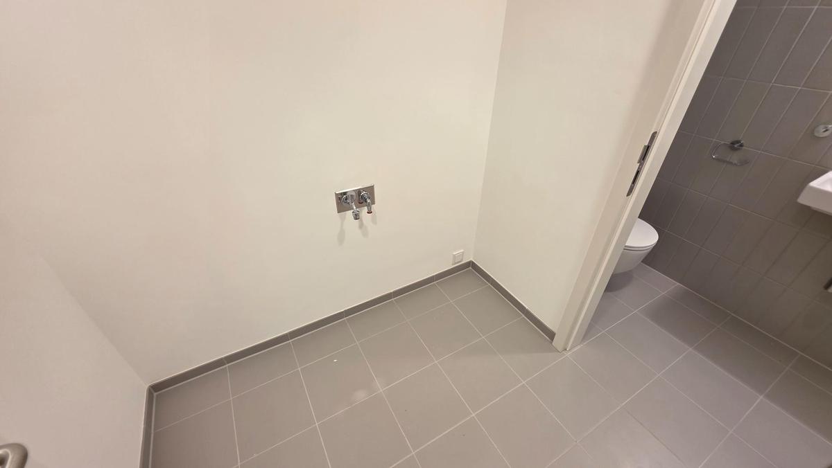 Abstellraum mit Waschmaschinenanschluss