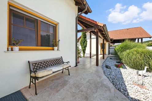 High-end living in a peaceful green location! A feel-good retreat in a class of its own: tradition meets state-of-the-art comfort!