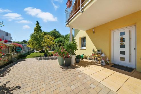 Exclusive living experience: High-quality home on 1300 m of private land on the outskirts of Vienna!