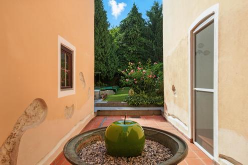UNIQUE RESIDENCE IN THE HEART OF KREMS&apos; OLD TOWN!