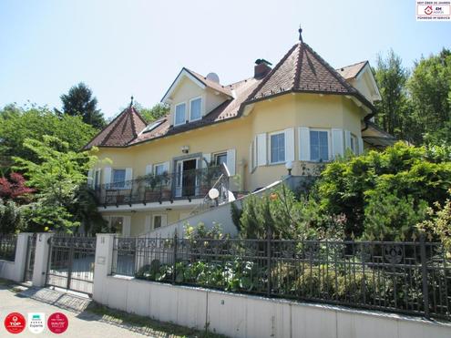 Exklusiv eingerichtete Villa mit orientalischem Hauch in absoluter Ruhelage in einer der begehrtesten Wohnlagen des sdwestlichen Wienerwalds