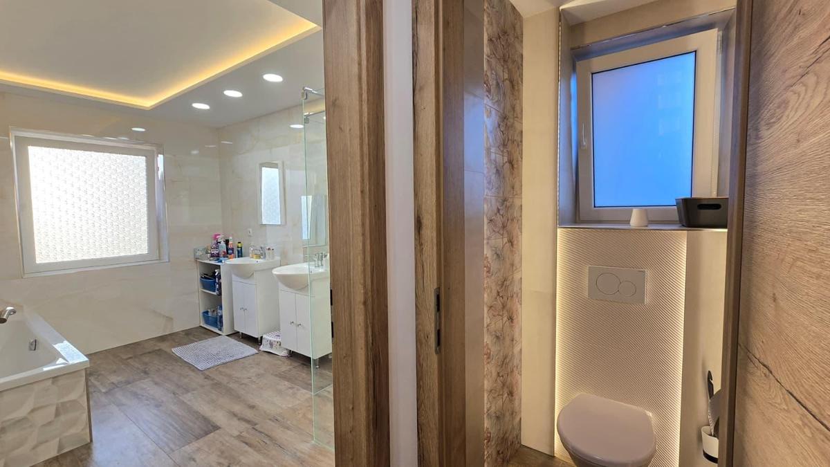 15 Toillette/Badezimmer