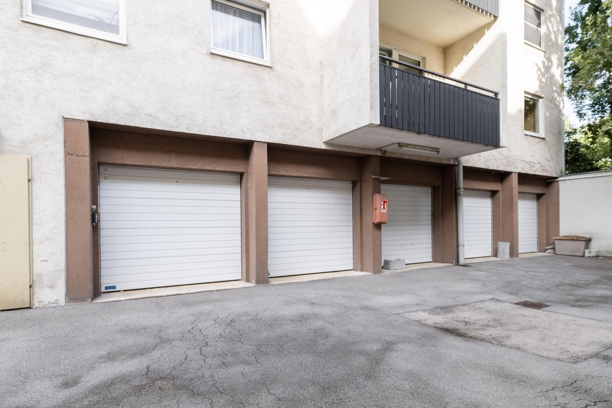 13 Garageneinfahrt