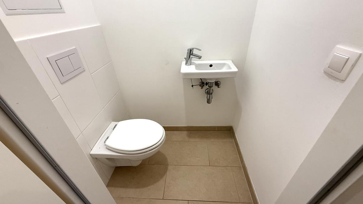 WC mit Waschbecken