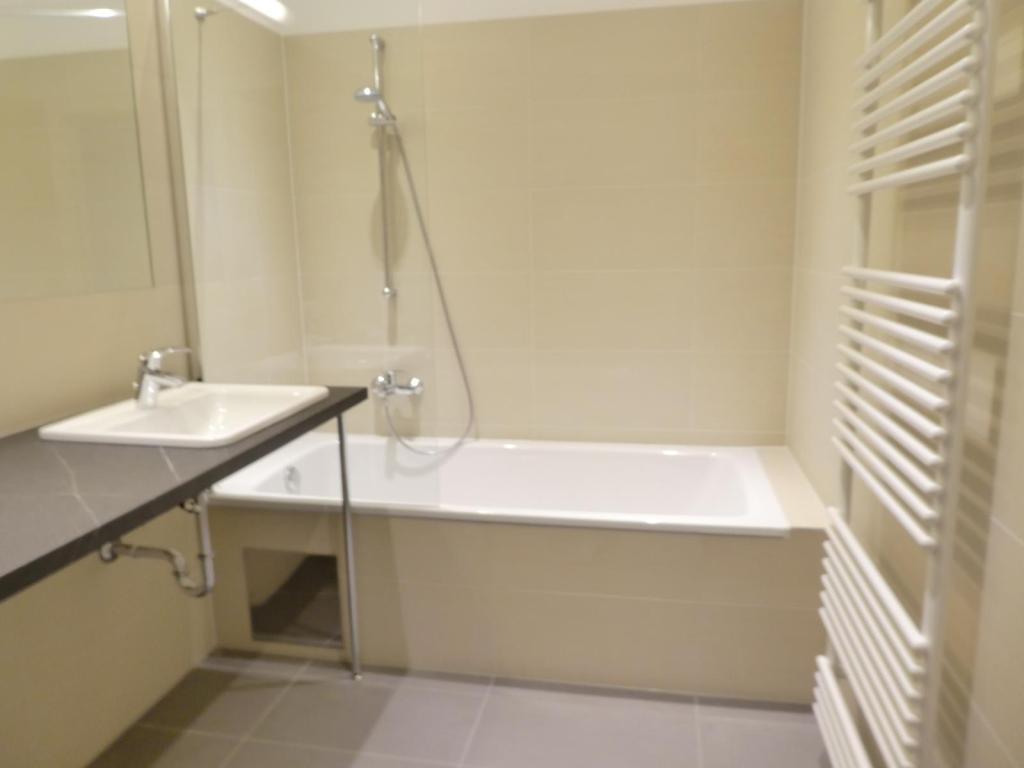 schickes Badezimmer