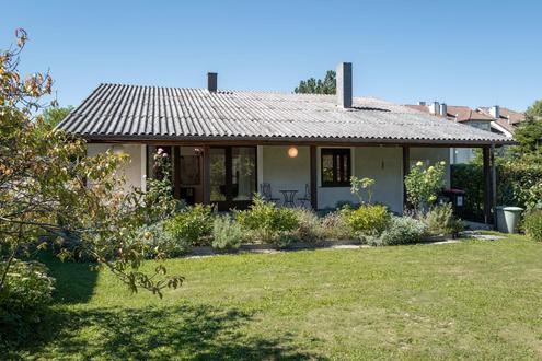 "Charmanter Bungalow mit idyllischem Garten in Wolfpassing"