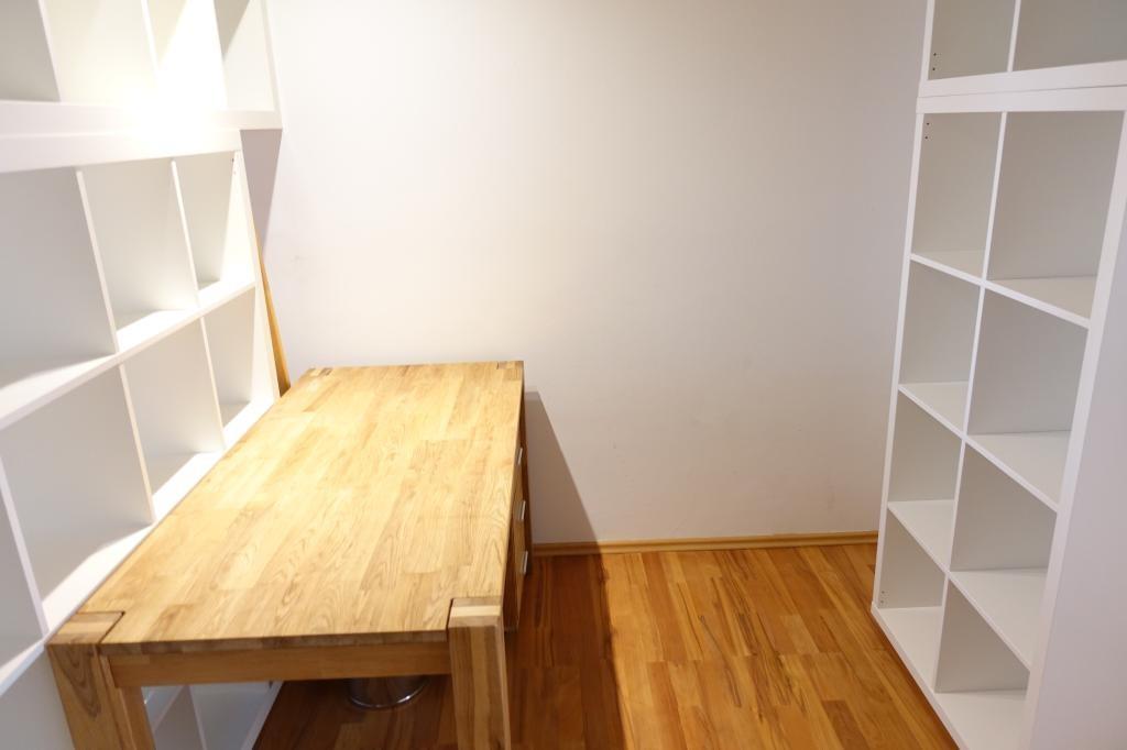 Platz fr Schreibtisch