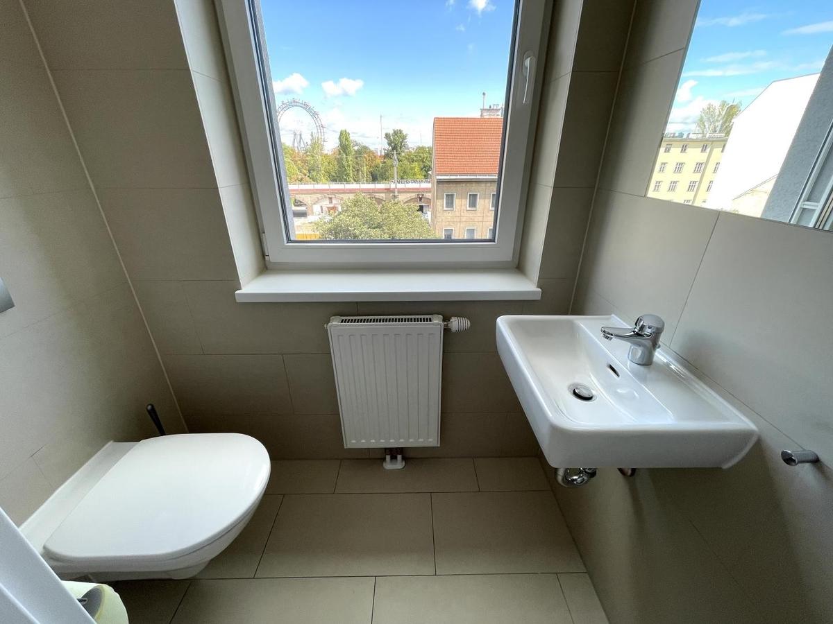 WC mit Riesenrad-Blick