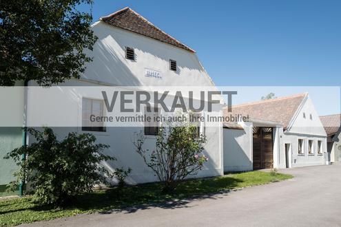 "VERKAUFT - Zauberhafter Dreikanthof mit großem Gartenparadies bei Tulln"