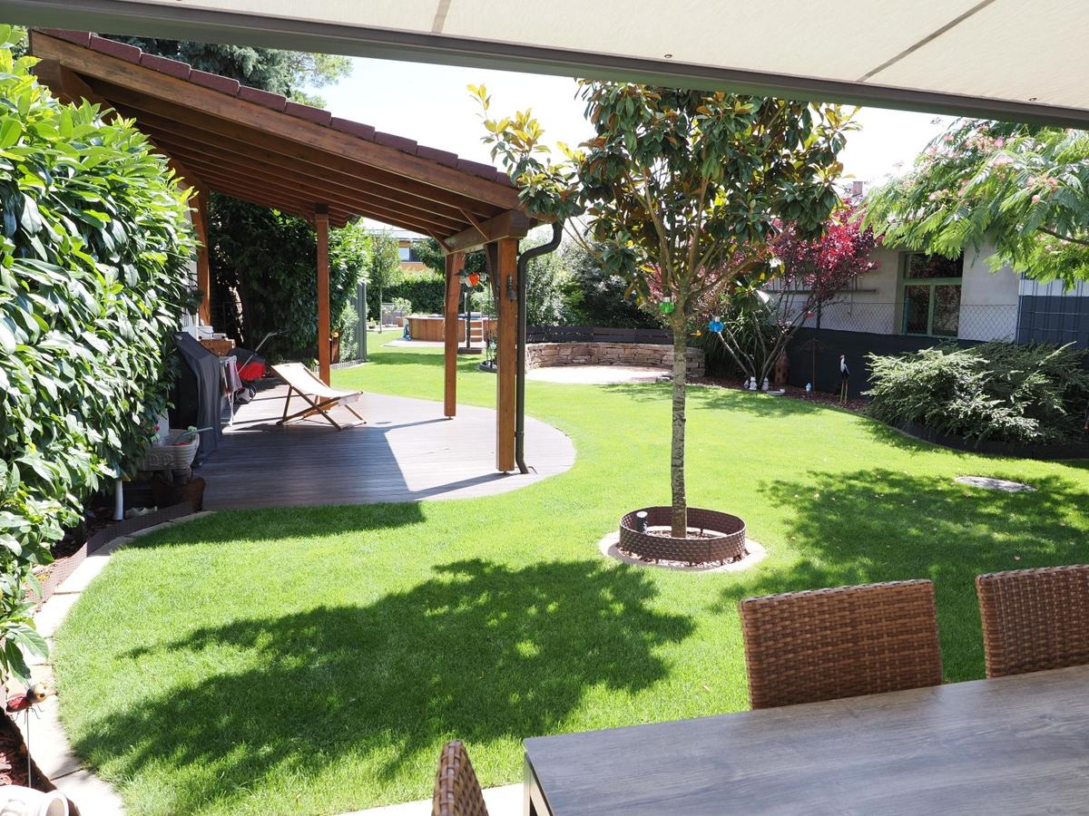Garten mit Terrasse