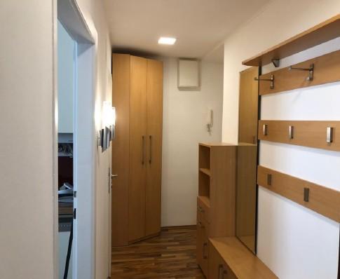 2 Vorzimmer