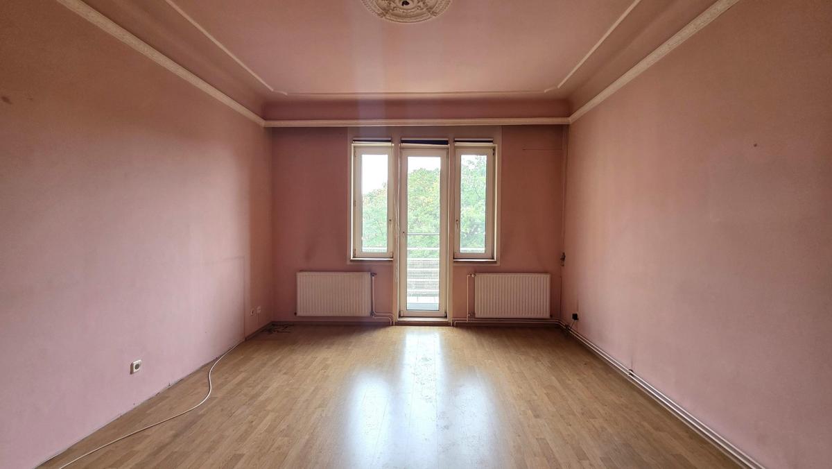 Wohnzimmer mit Balkon