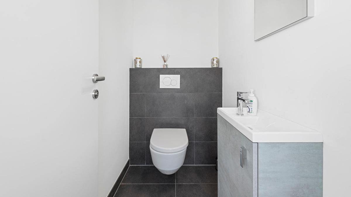 WC mit Handwaschbecken