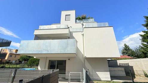 Helle Deckengekühlte Ruhelage 4 Zimmer und Terrasse