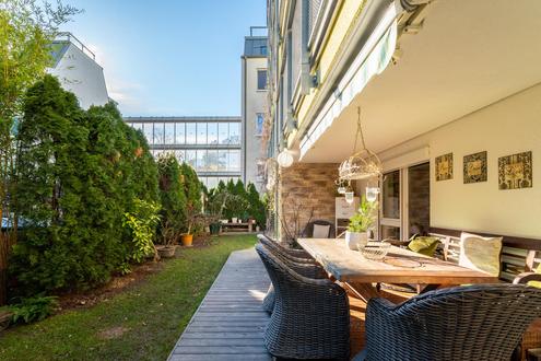 "Incredible Garden Retreat ? A True Oasis of Peace"