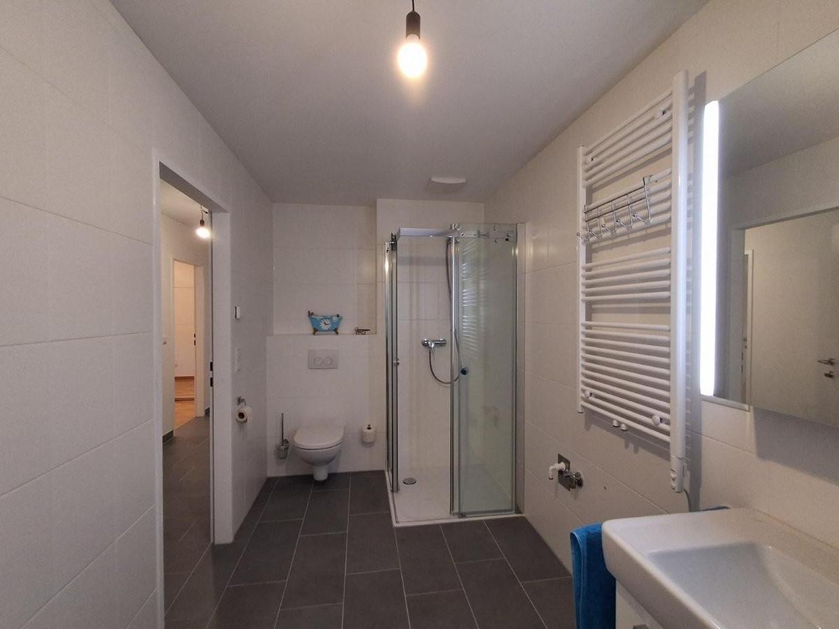 4 Badezimmer 1210