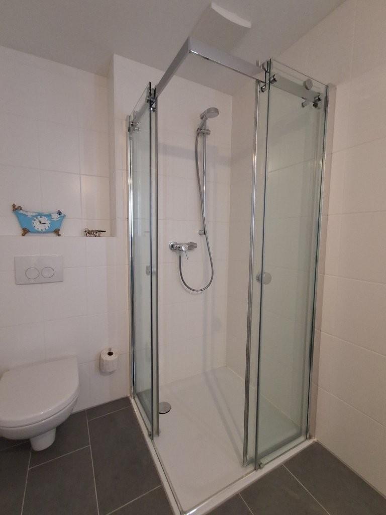 9 Dusche im Bad 1210
