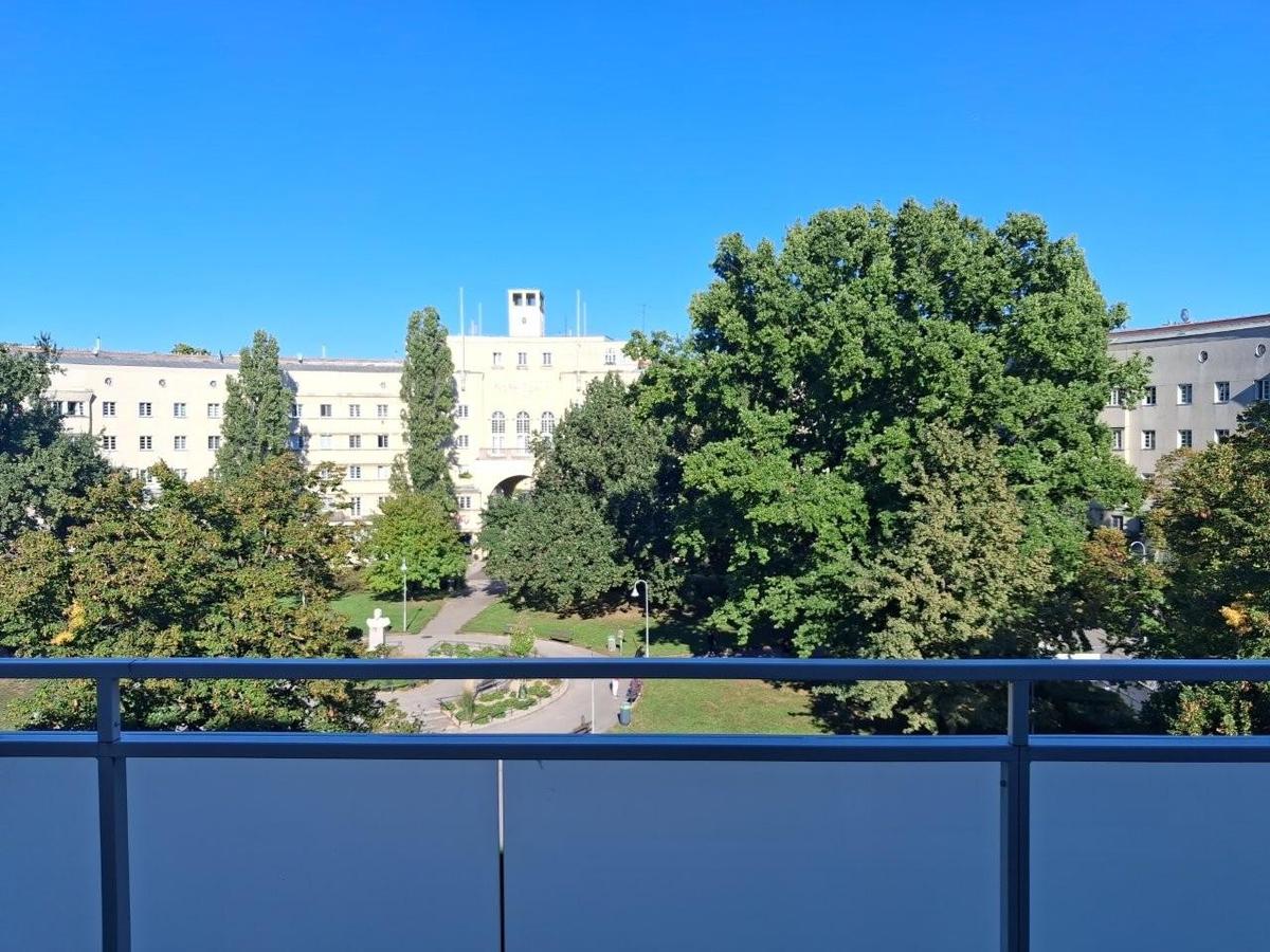 12 Ausblick Balkon 1210