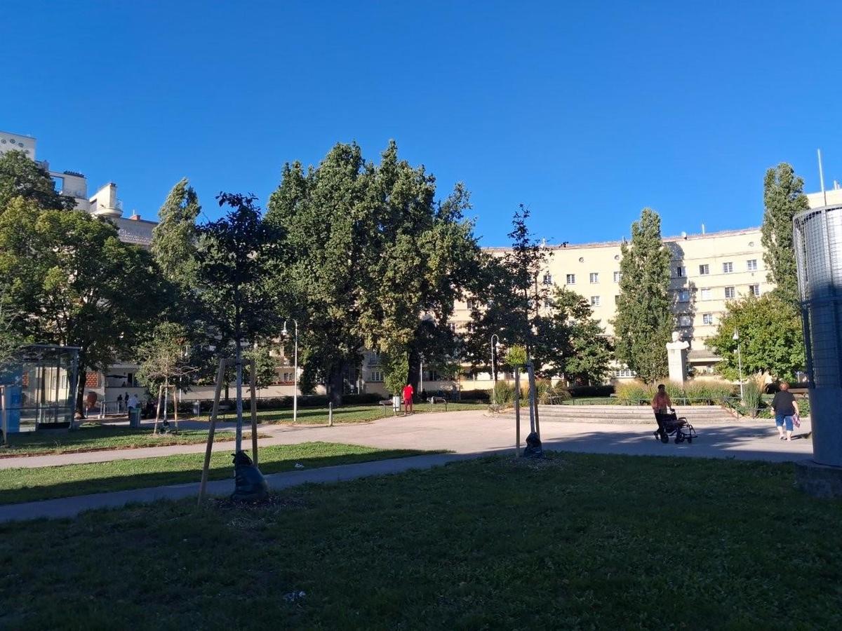 27 Seitz Park 1210