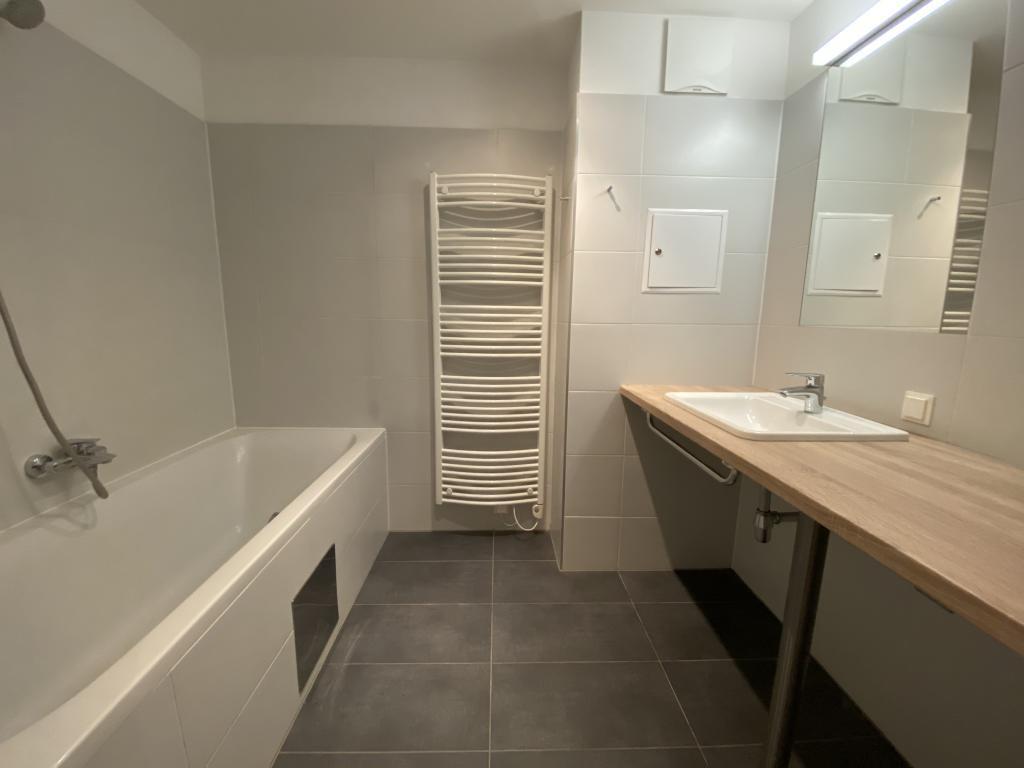 Badezimmer mit Wanne